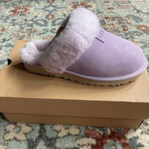 Women’s Authentic UGG Cozy Slippers Size 9 Lilac Purple Brand New In Box
